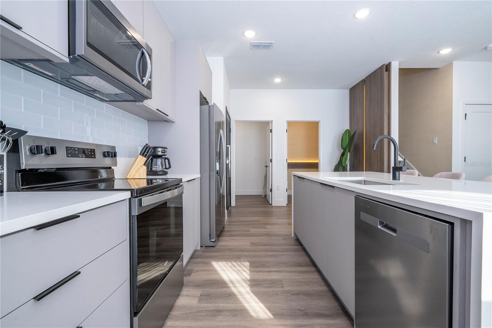 WESTSIDE CAY - Residential