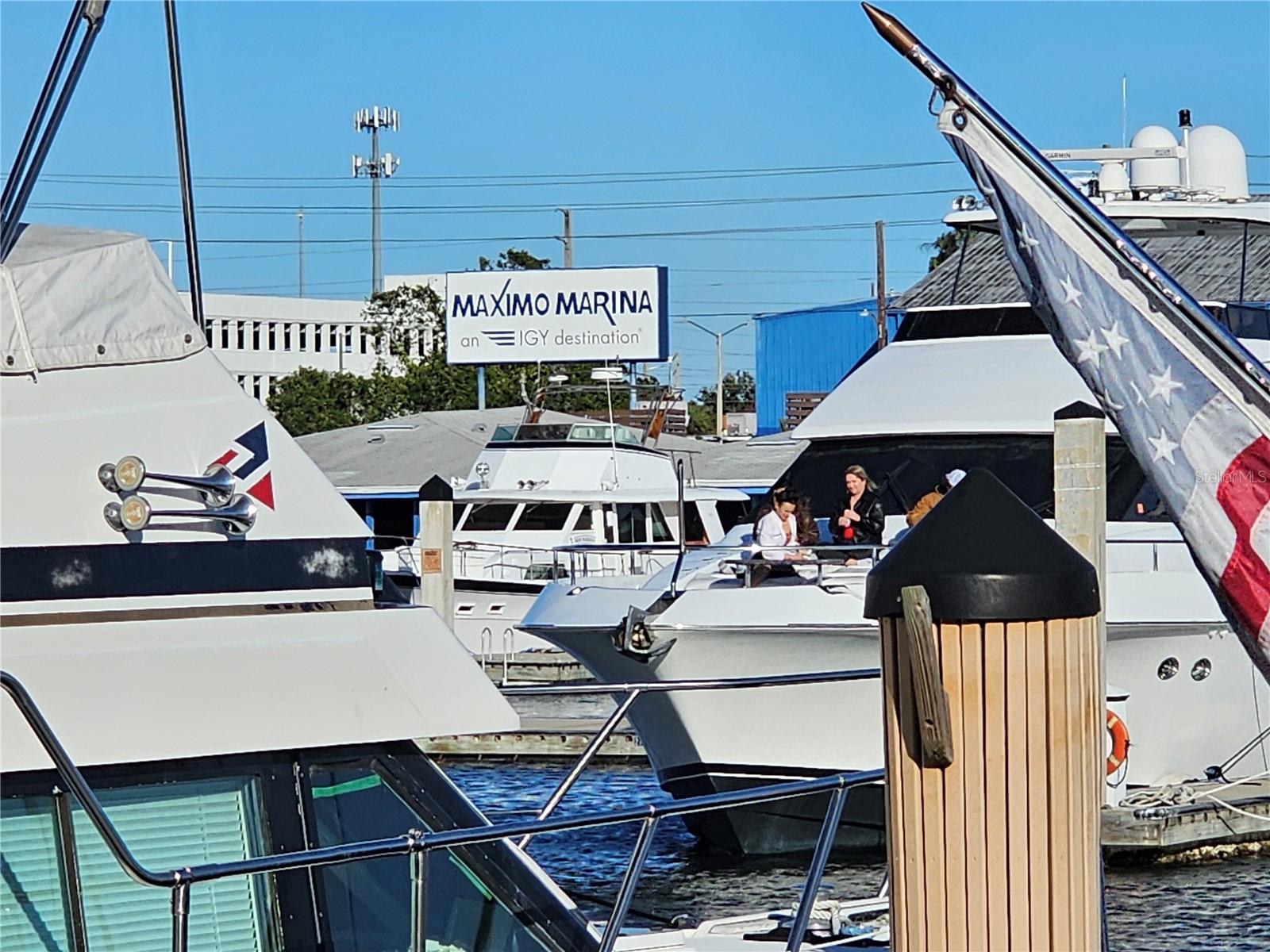 MOORINGS OF MAXIMO CONDO - Residential