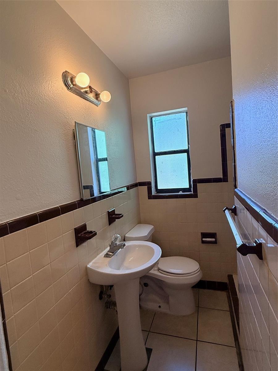 EDGEWOOD 3RD ADD - Residential Lease