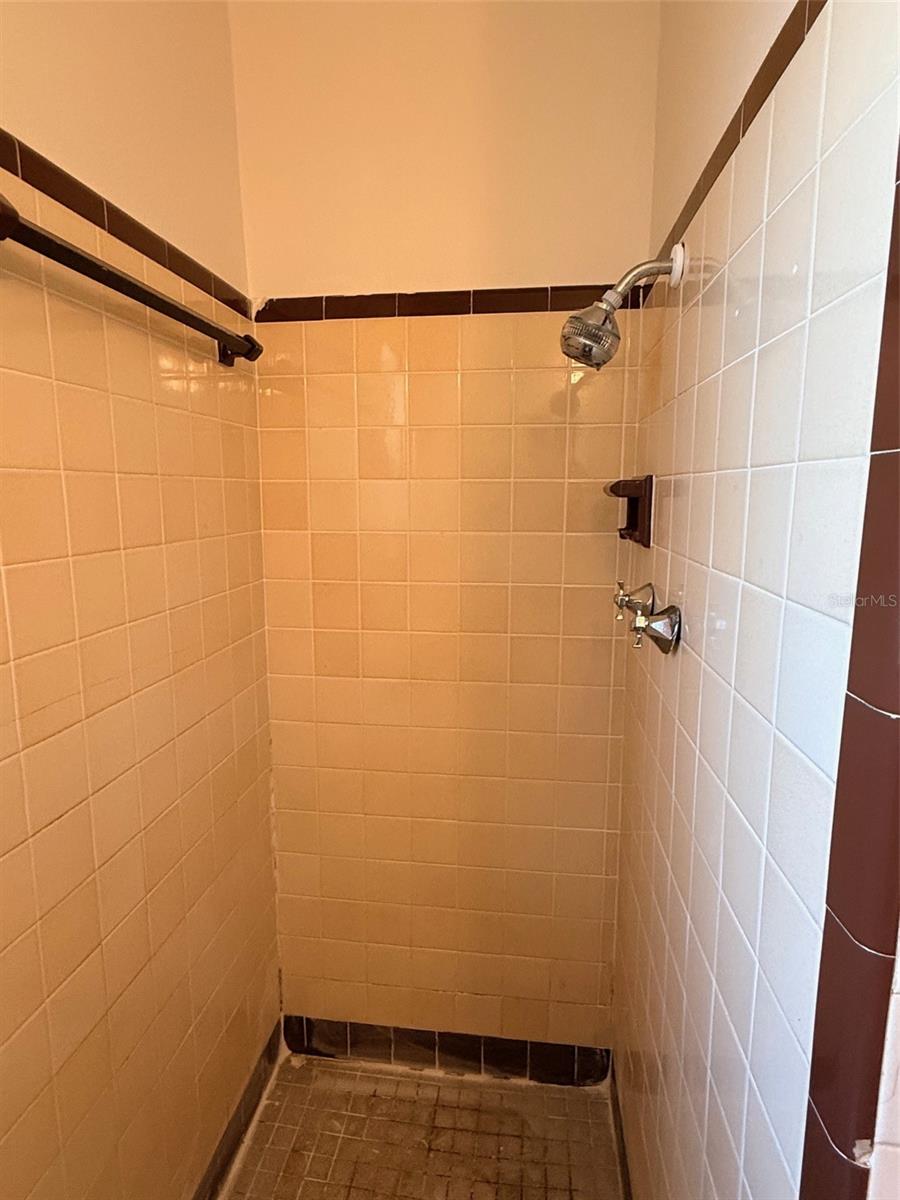 EDGEWOOD 3RD ADD - Residential Lease