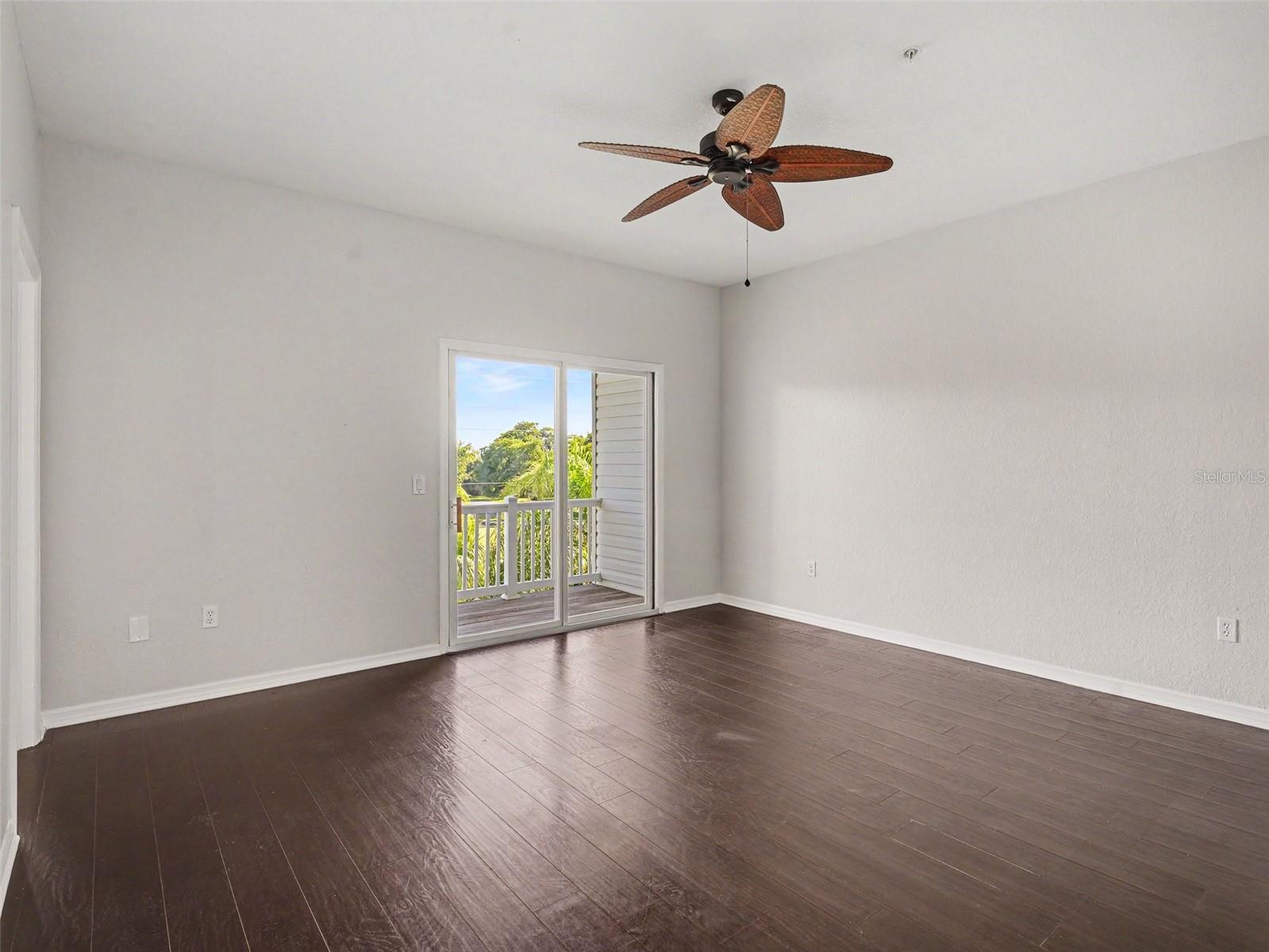 RIVERBAY TWNHMS PH ONE - Residential
