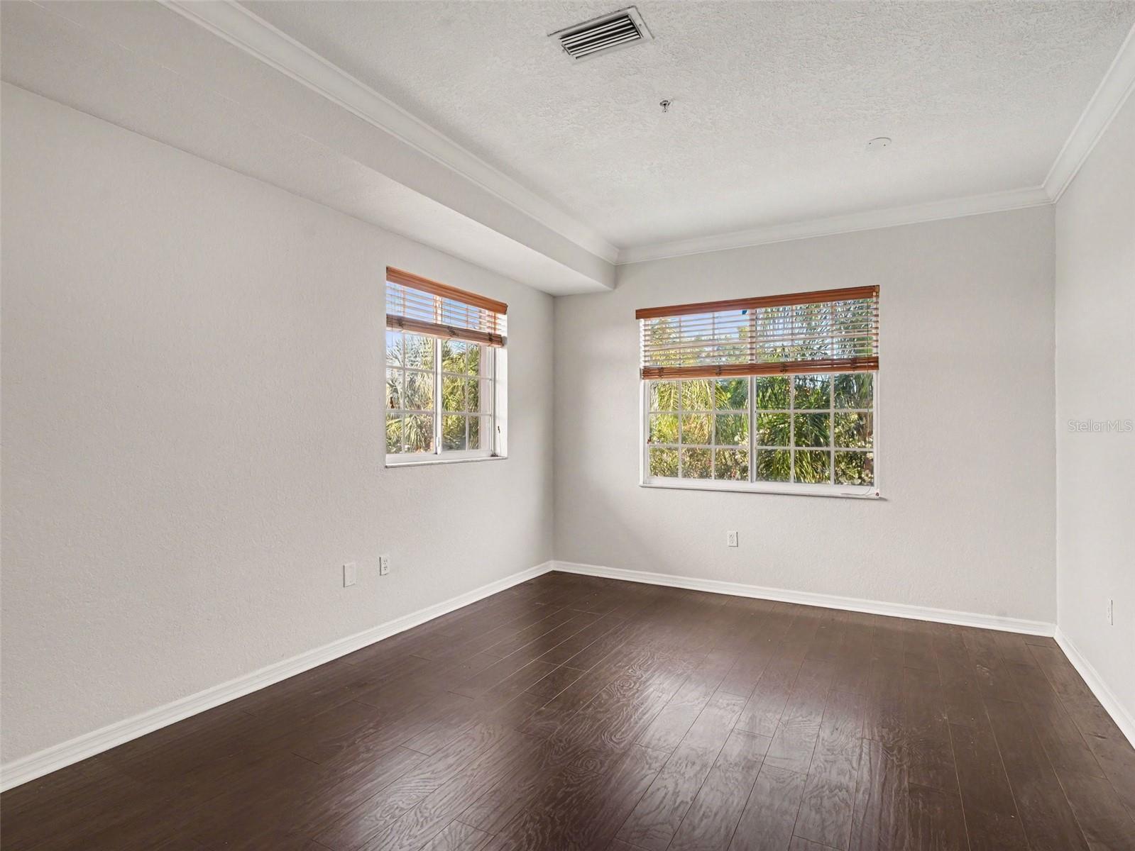 RIVERBAY TWNHMS PH ONE - Residential