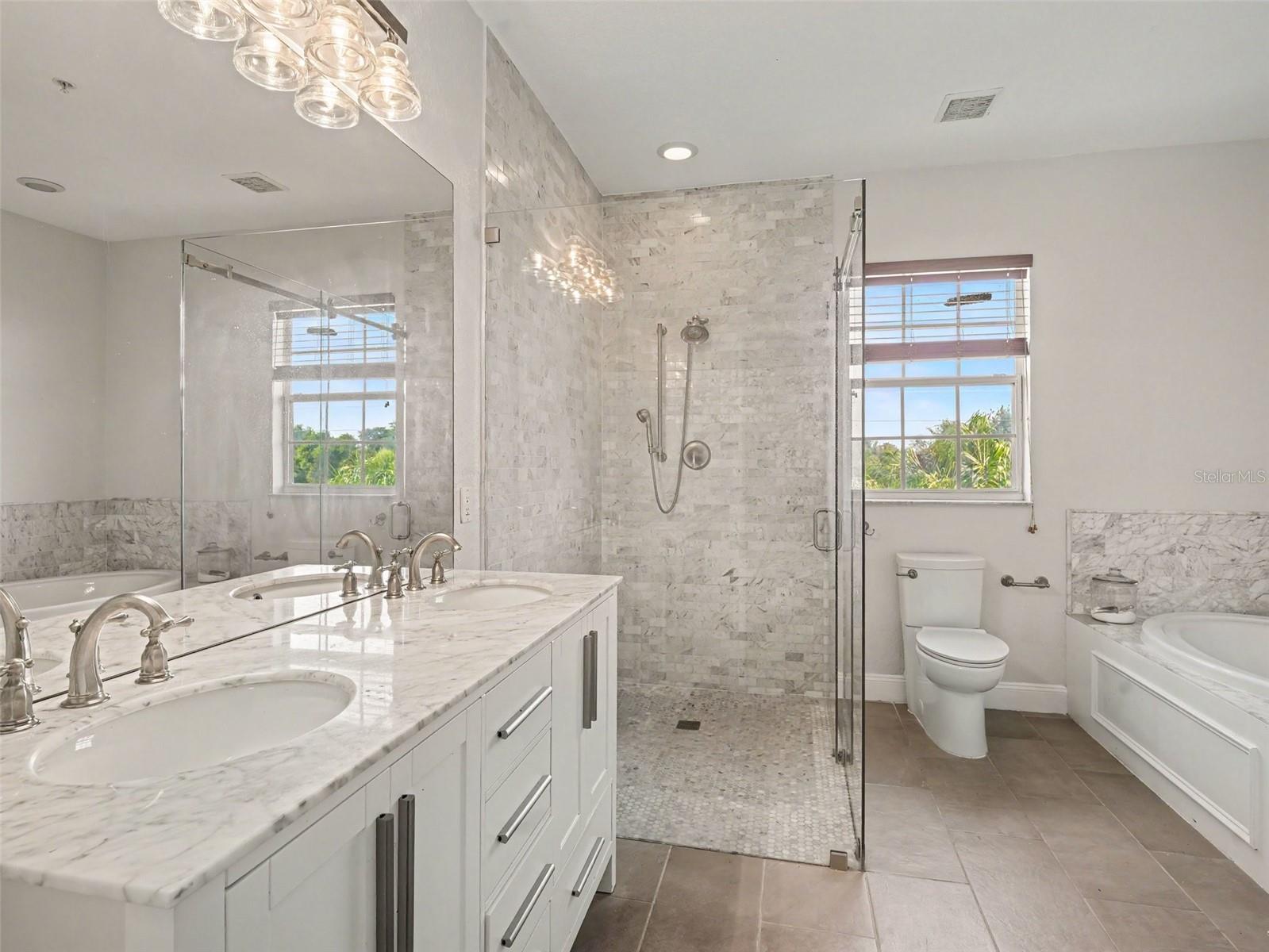 RIVERBAY TWNHMS PH ONE - Residential