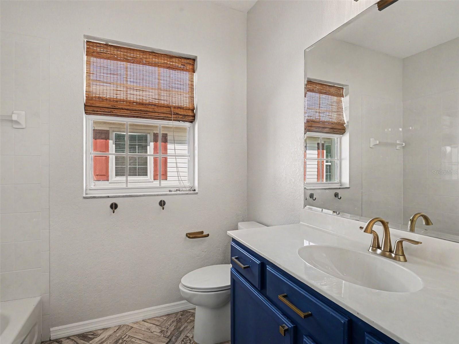 RIVERBAY TWNHMS PH ONE - Residential
