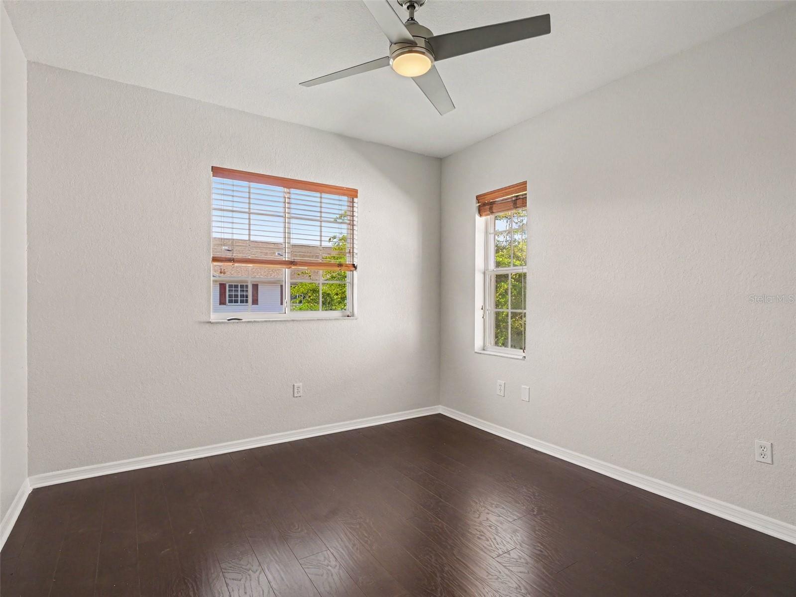 RIVERBAY TWNHMS PH ONE - Residential
