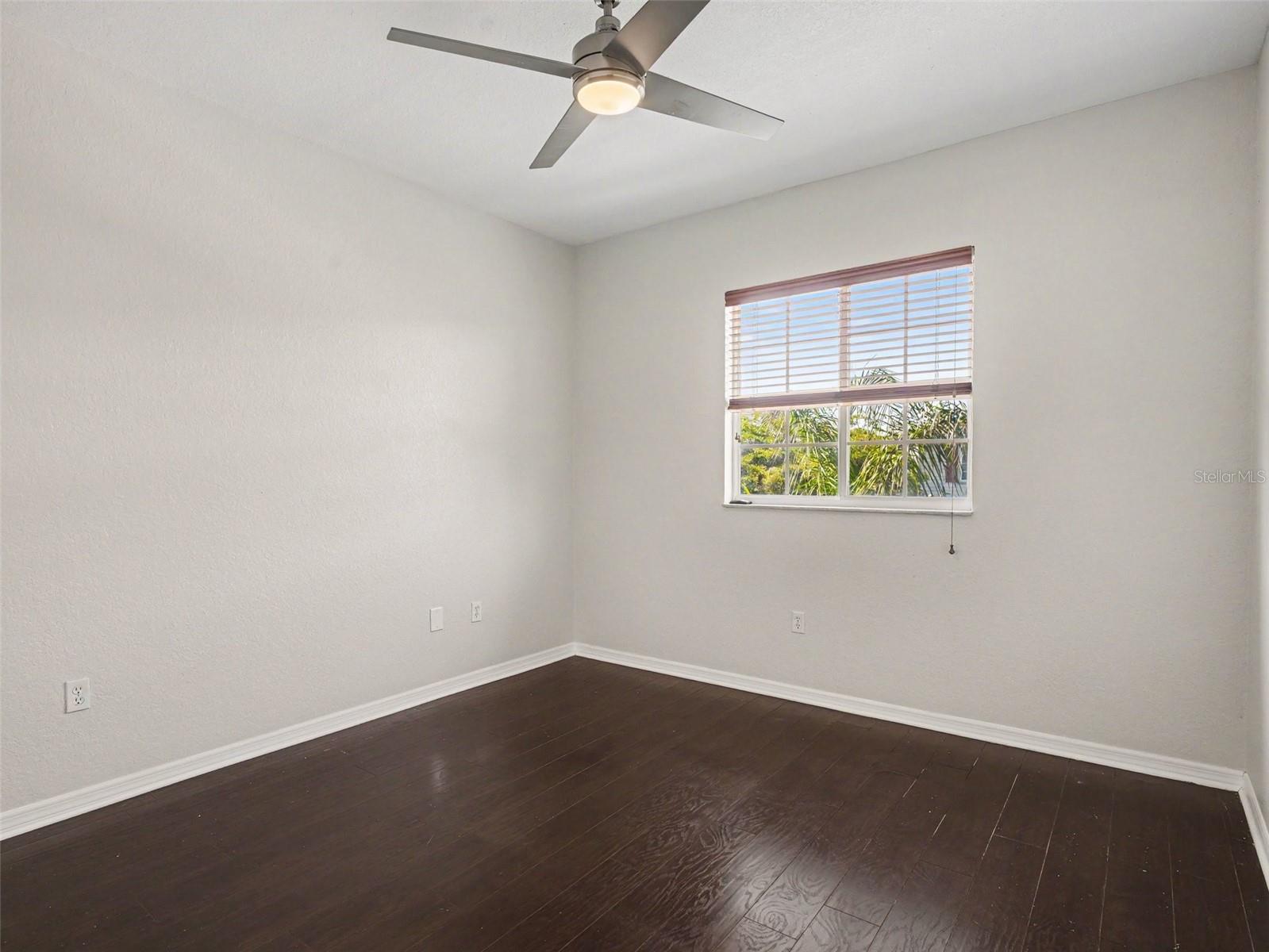 RIVERBAY TWNHMS PH ONE - Residential