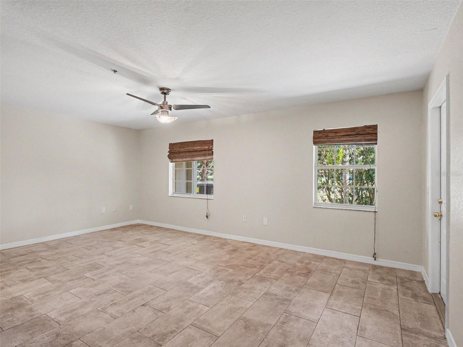 RIVERBAY TWNHMS PH ONE - Residential