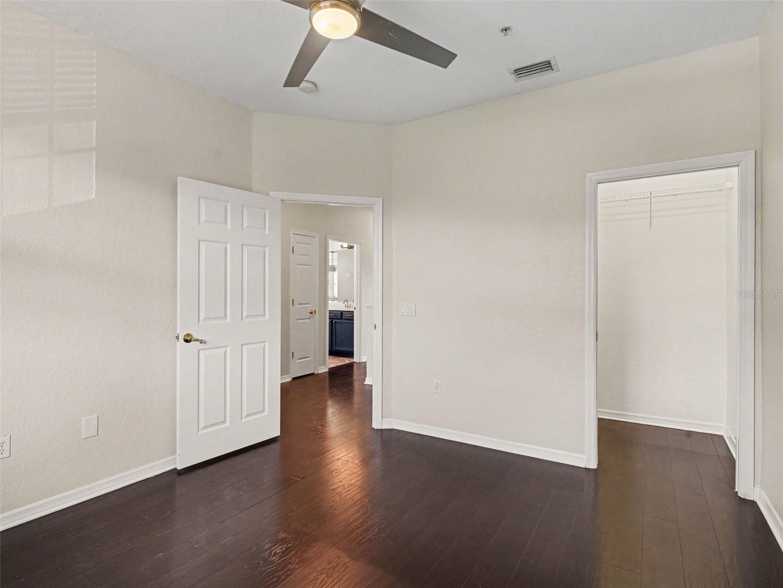 RIVERBAY TWNHMS PH ONE - Residential