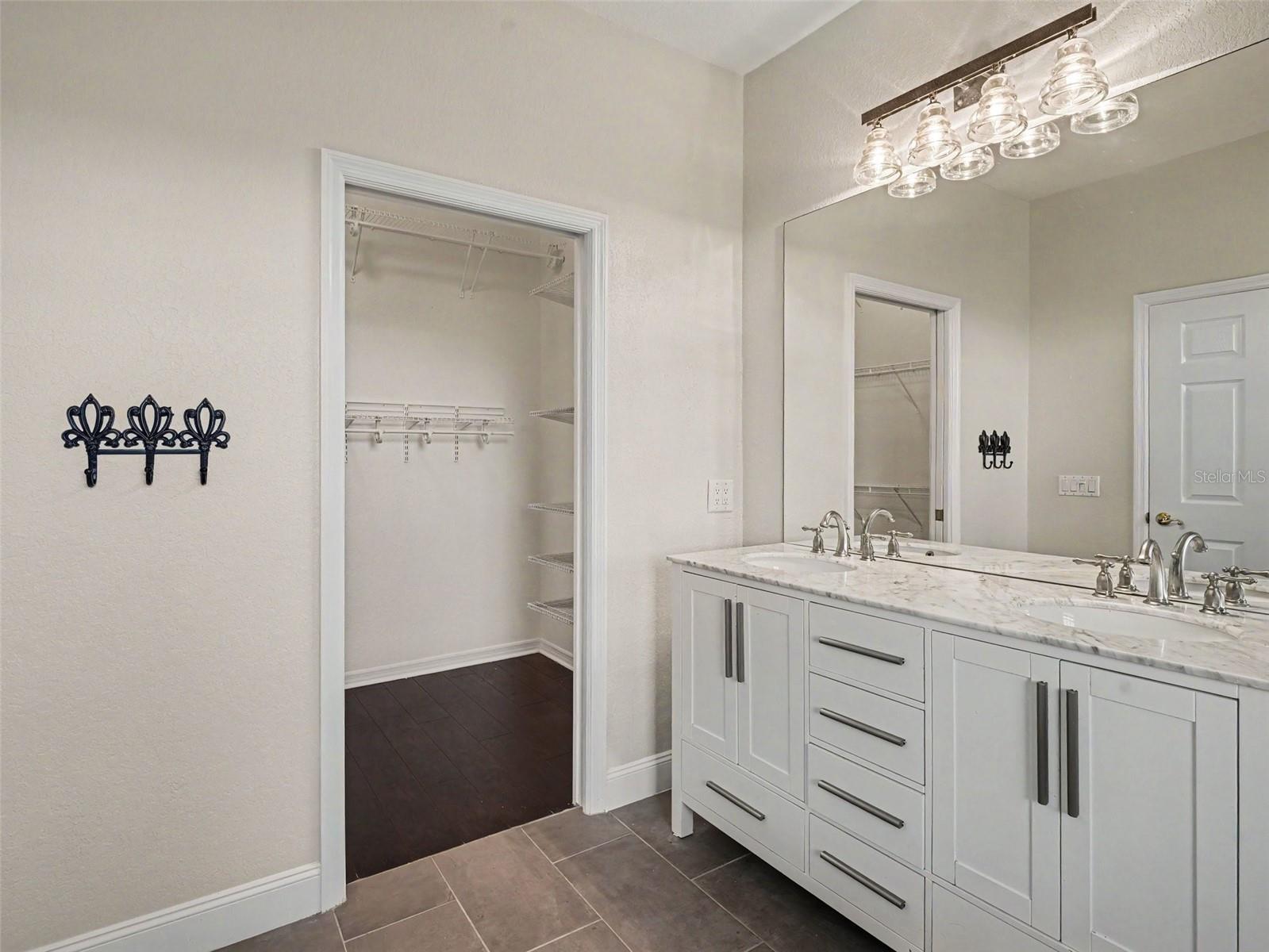 RIVERBAY TWNHMS PH ONE - Residential