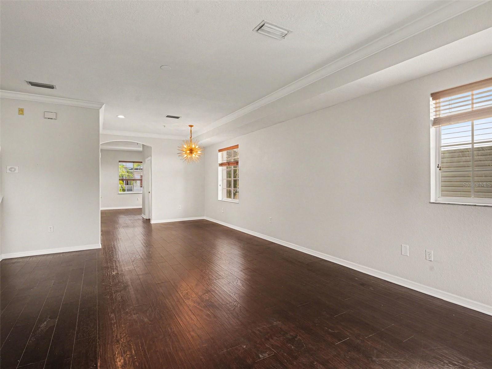 RIVERBAY TWNHMS PH ONE - Residential