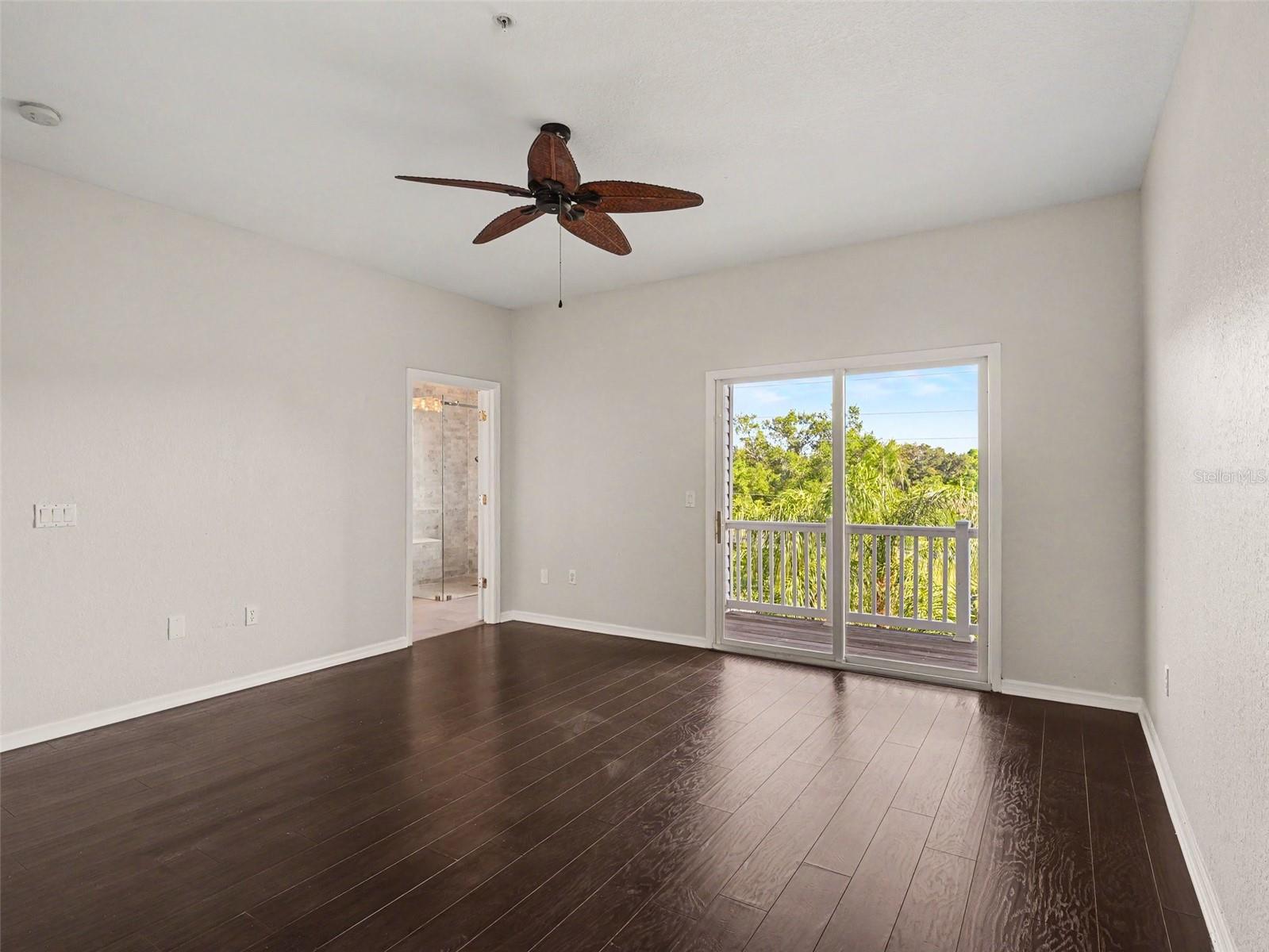 RIVERBAY TWNHMS PH ONE - Residential