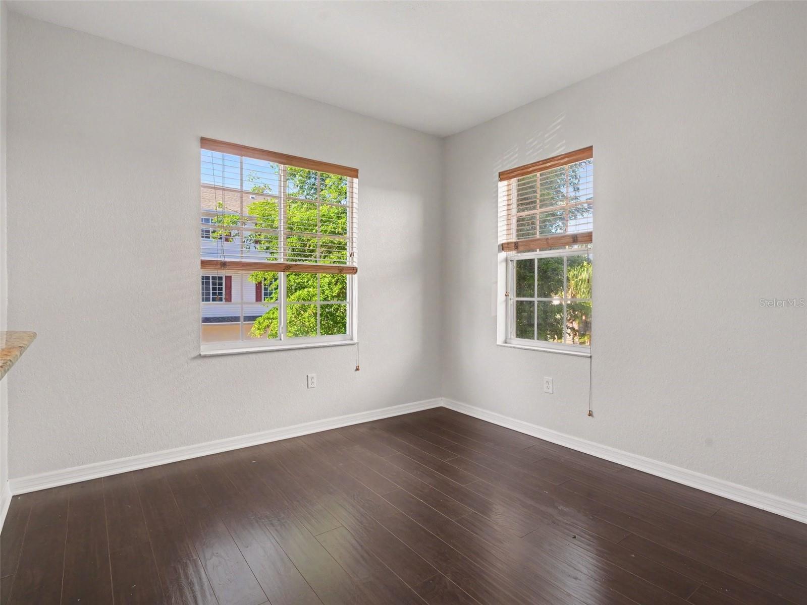 RIVERBAY TWNHMS PH ONE - Residential