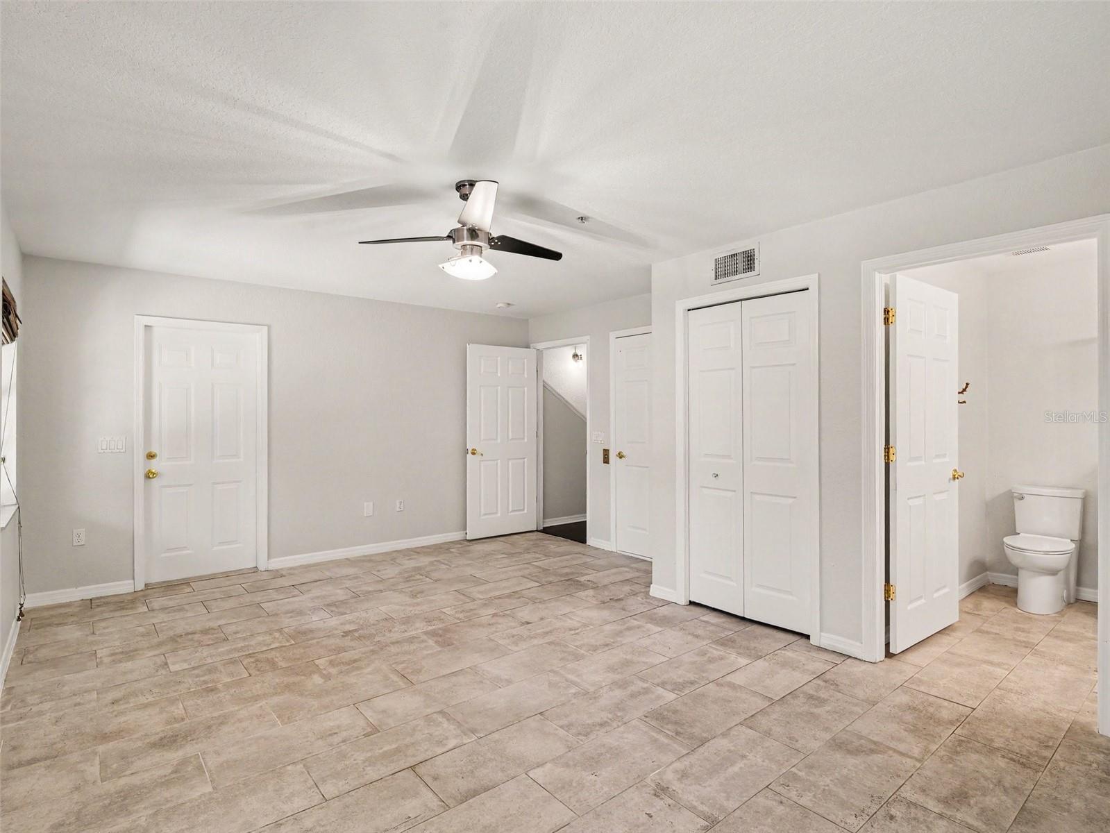 RIVERBAY TWNHMS PH ONE - Residential