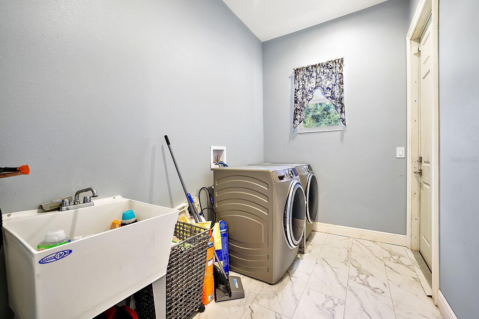 BELLEVIEW HEIGHTS ESTATE - Residential Lease