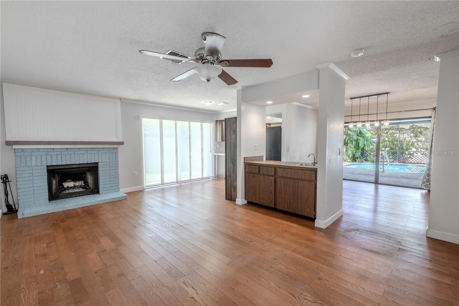 LAKE ST GEORGE-UNIT 1 - Residential Lease