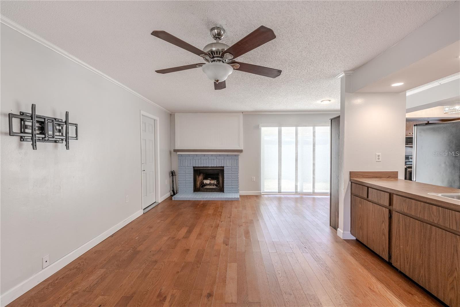 LAKE ST GEORGE-UNIT 1 - Residential Lease