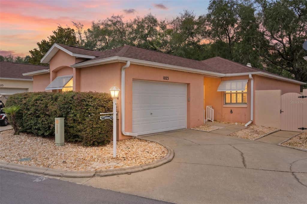 Photo of 1023 Avalon Avenue, Lady Lake, FL 32159 (MLS # G5116805)