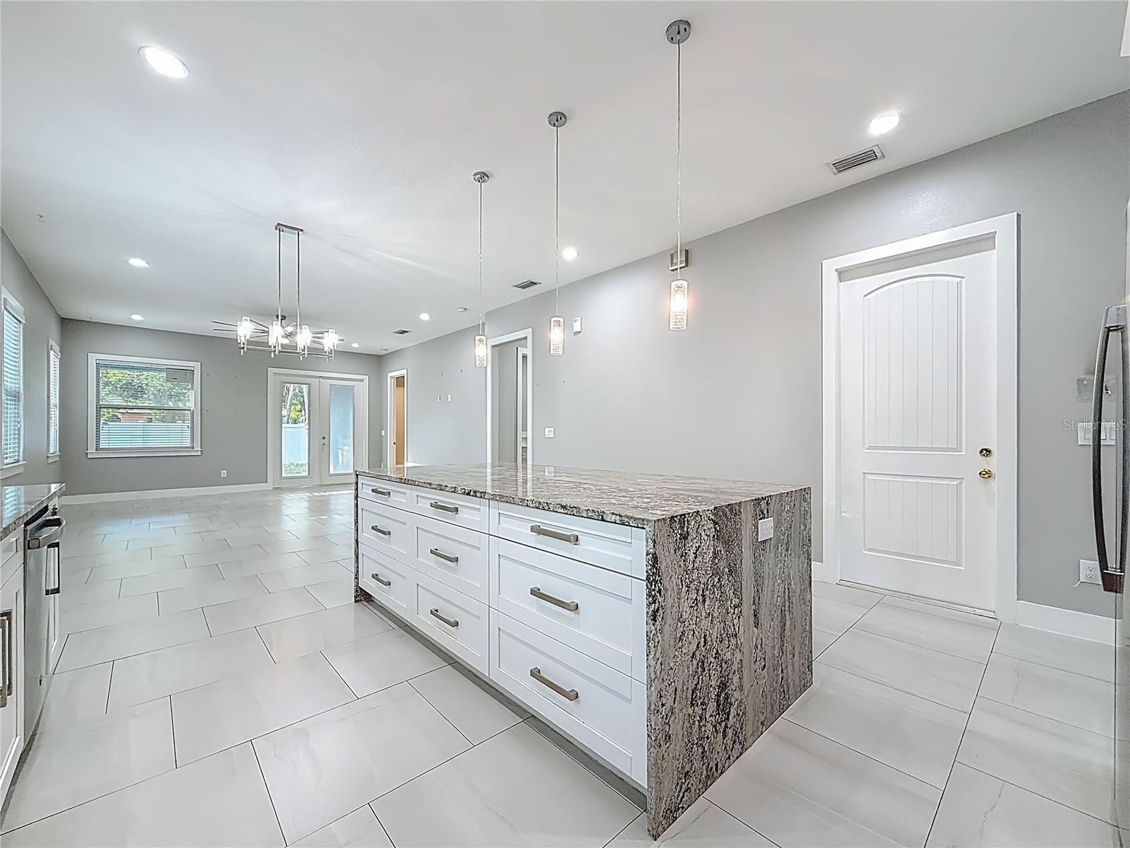 AVON SPGS - Residential