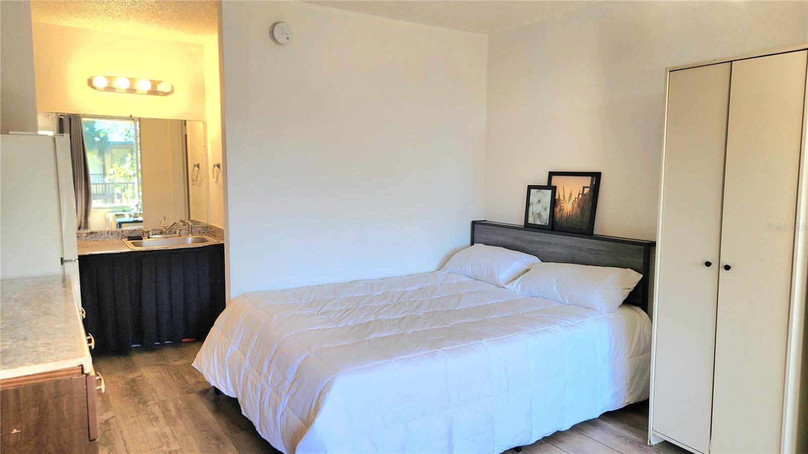 SANDLAKE COURTYARDS CONDO 5901/3515 - Residential