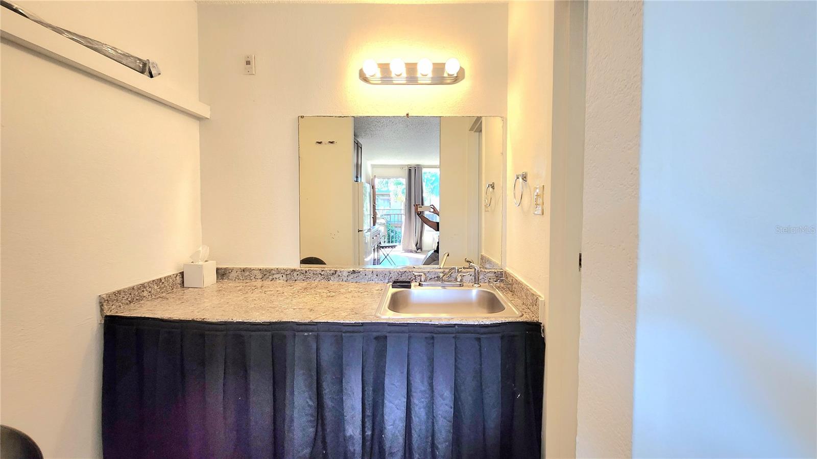 SANDLAKE COURTYARDS CONDO 5901/3515 - Residential