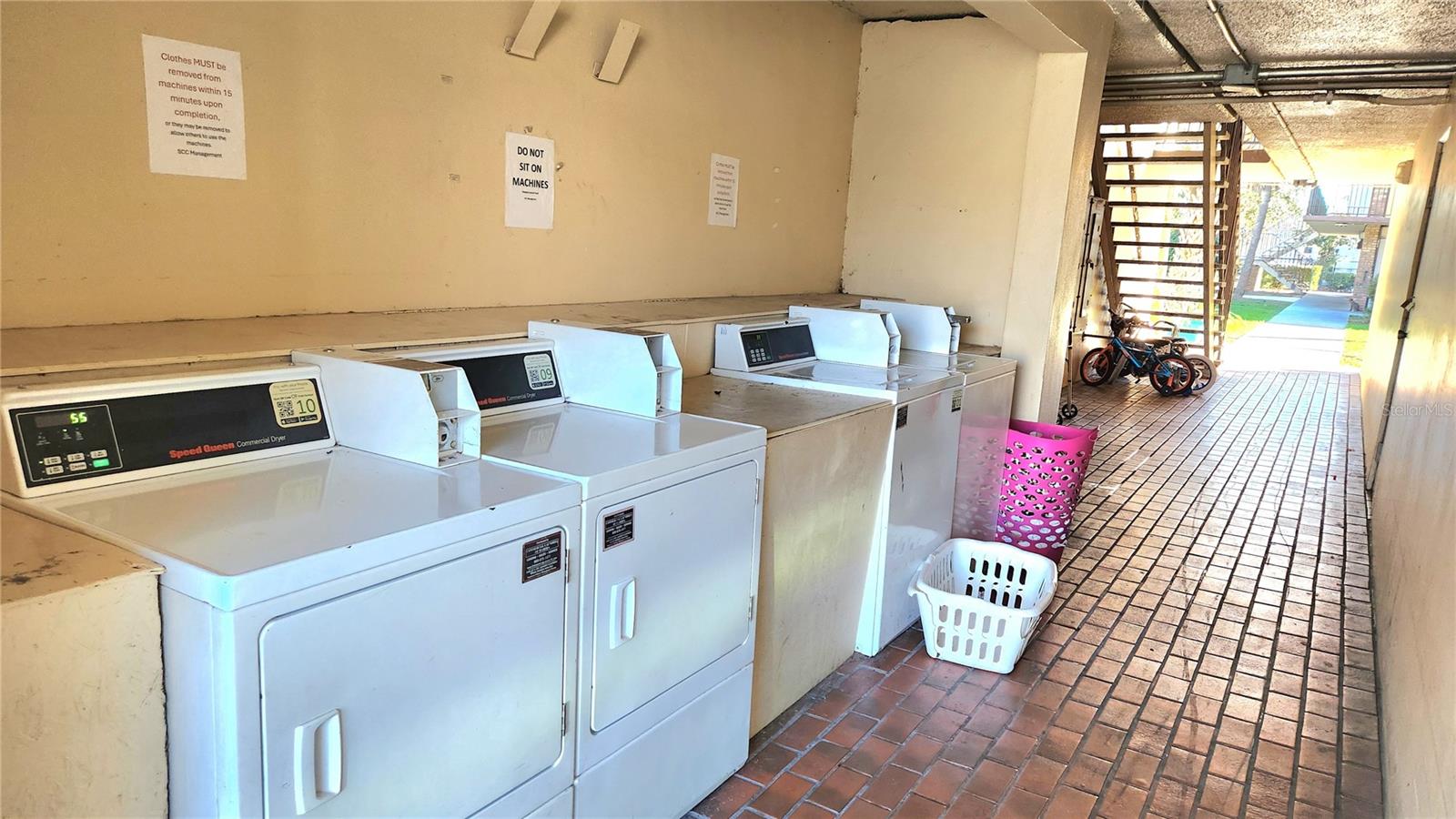 SANDLAKE COURTYARDS CONDO 5901/3515 - Residential