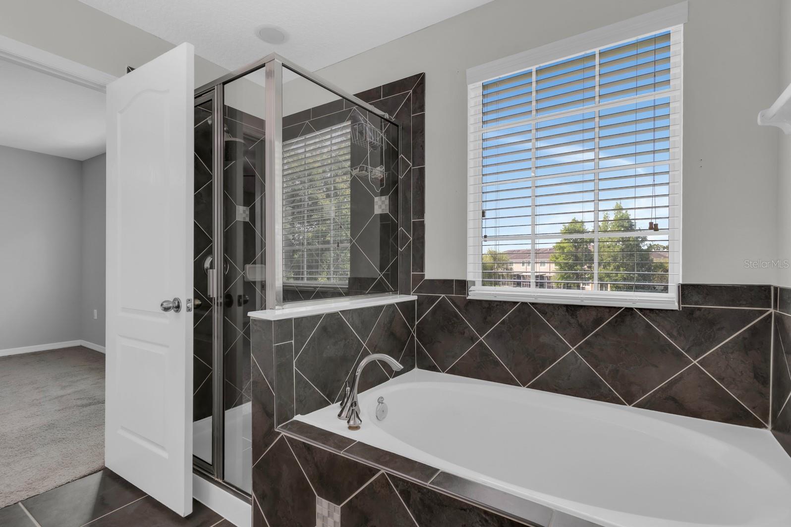 RIVERVIEW TWNHMS PH II - Residential