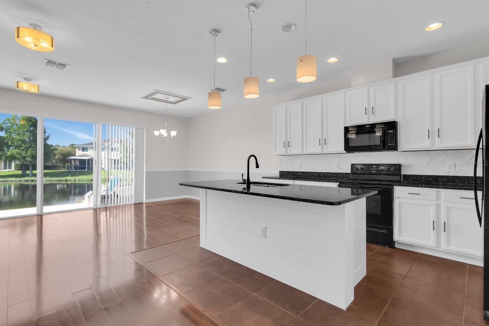 RIVERVIEW TWNHMS PH II - Residential