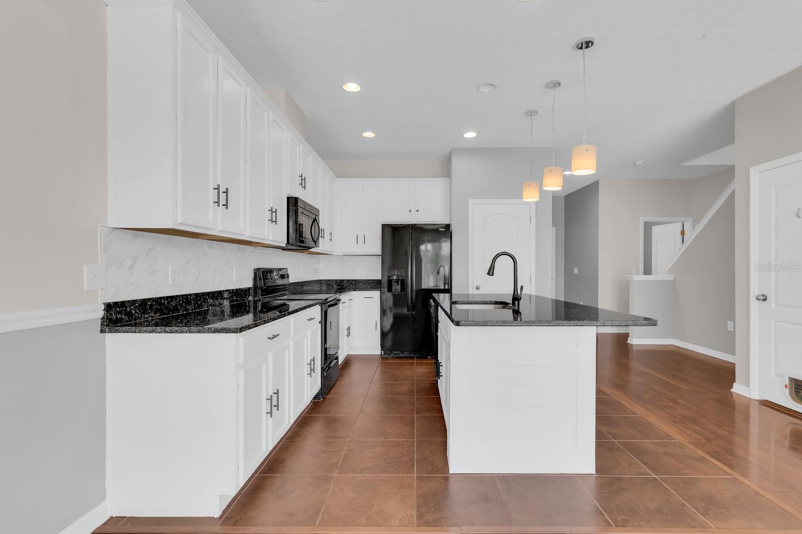 RIVERVIEW TWNHMS PH II - Residential