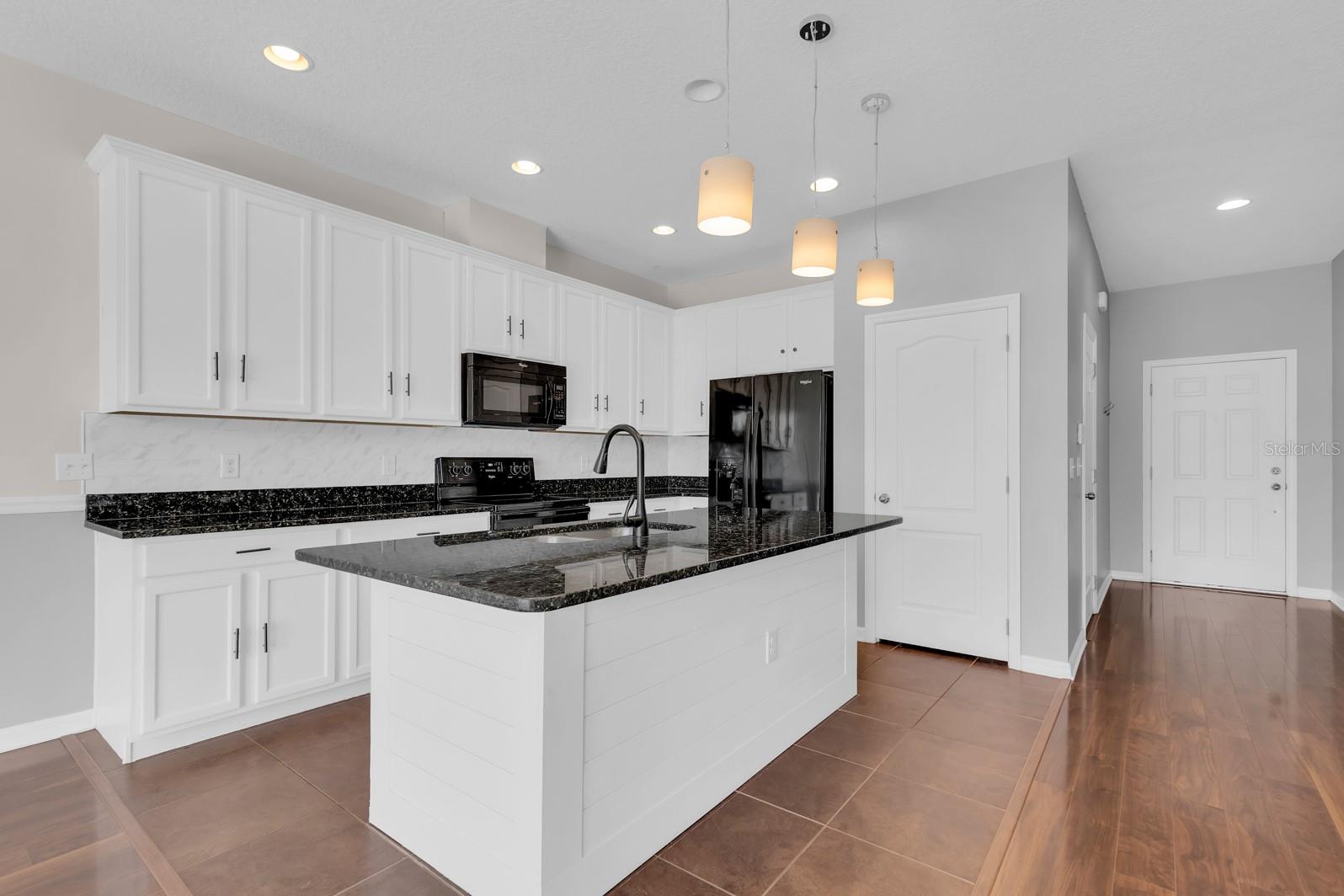 RIVERVIEW TWNHMS PH II - Residential