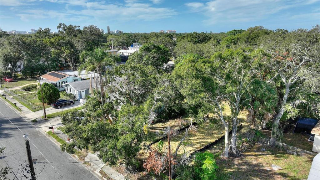Photo of 2825 N Links Avenue, Sarasota, FL 34234 (MLS # TB8437626)