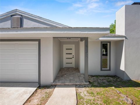 A home in LAKELAND