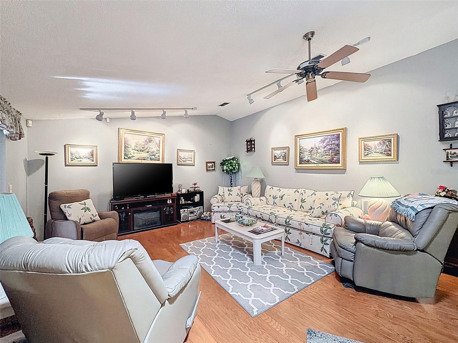 SPRING HILL - Residential