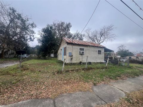 Photo of 37420 Tait Avenue, Dade City, FL 33523 (MLS # TB8471384)