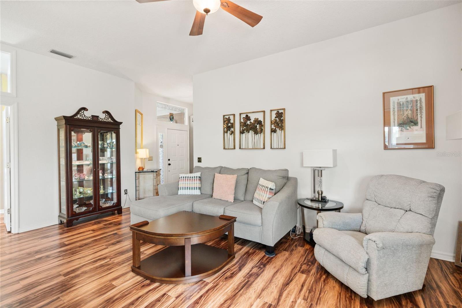CASCADES UNIT I - Residential