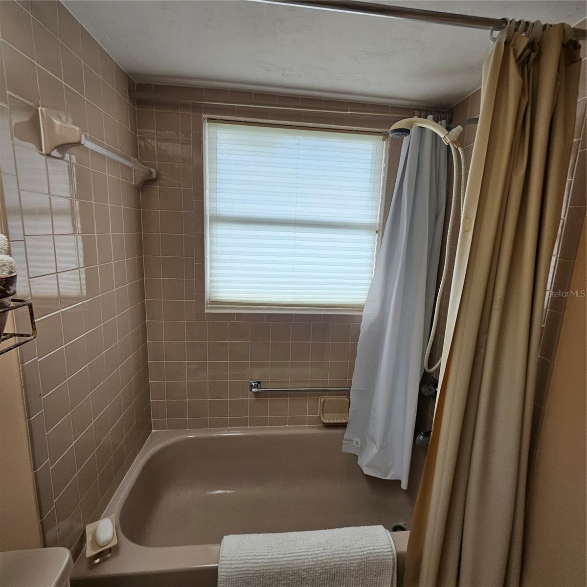 000127 - BEVERLY HILLS UNIT 7 - Residential