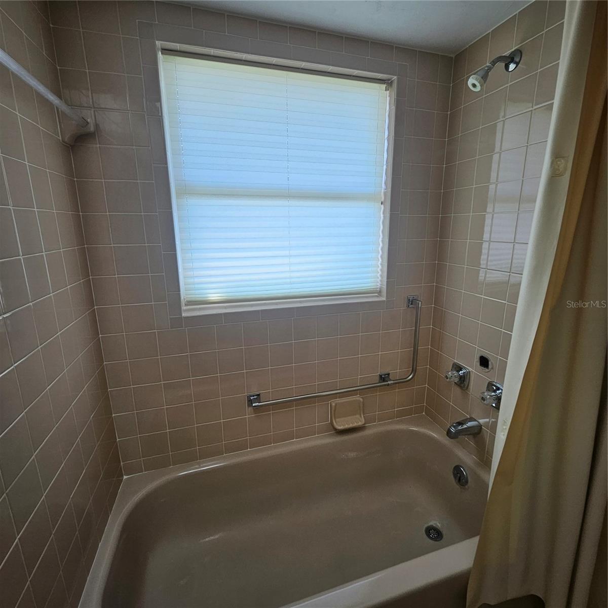 000127 - BEVERLY HILLS UNIT 7 - Residential