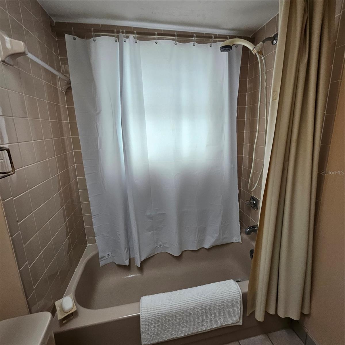 000127 - BEVERLY HILLS UNIT 7 - Residential