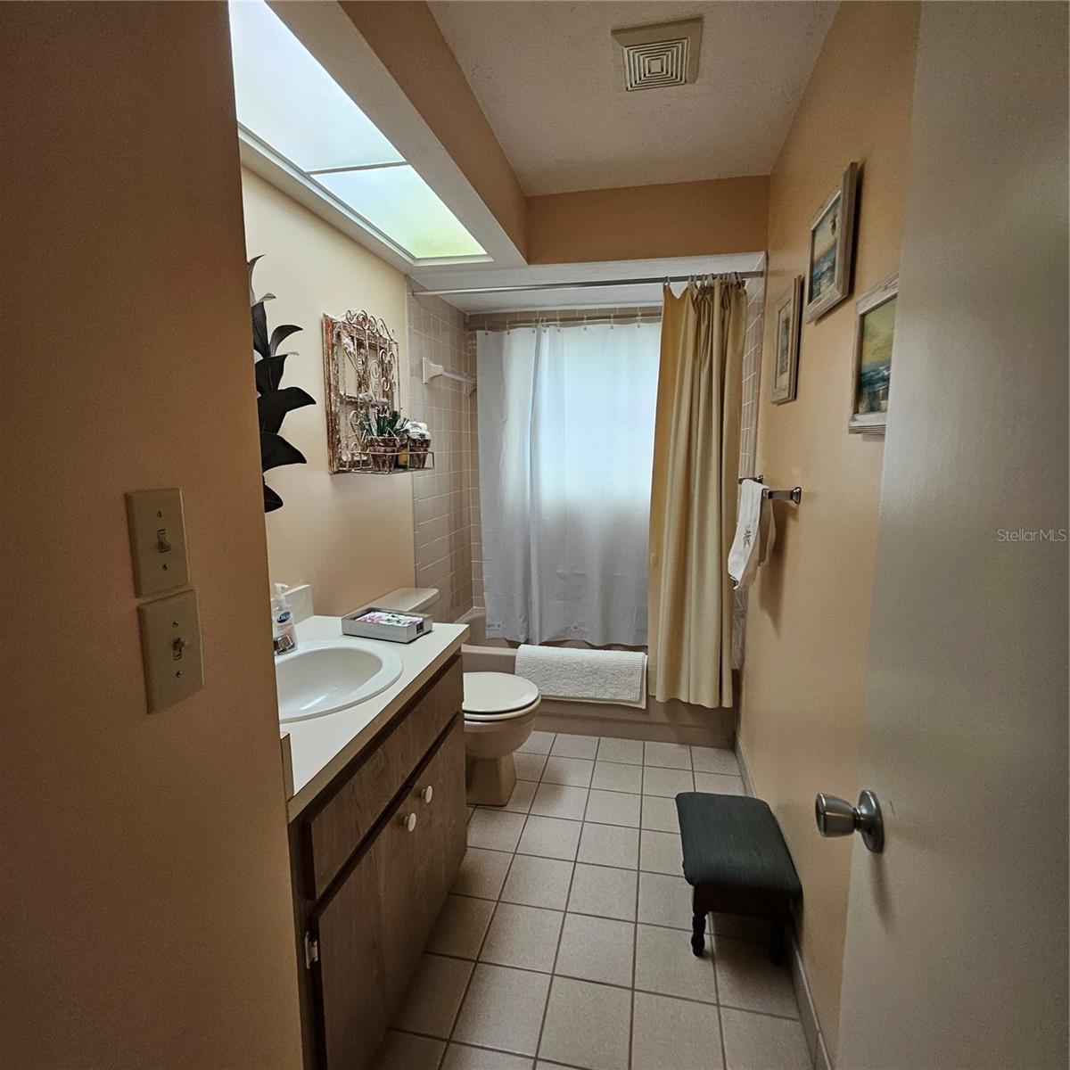 000127 - BEVERLY HILLS UNIT 7 - Residential