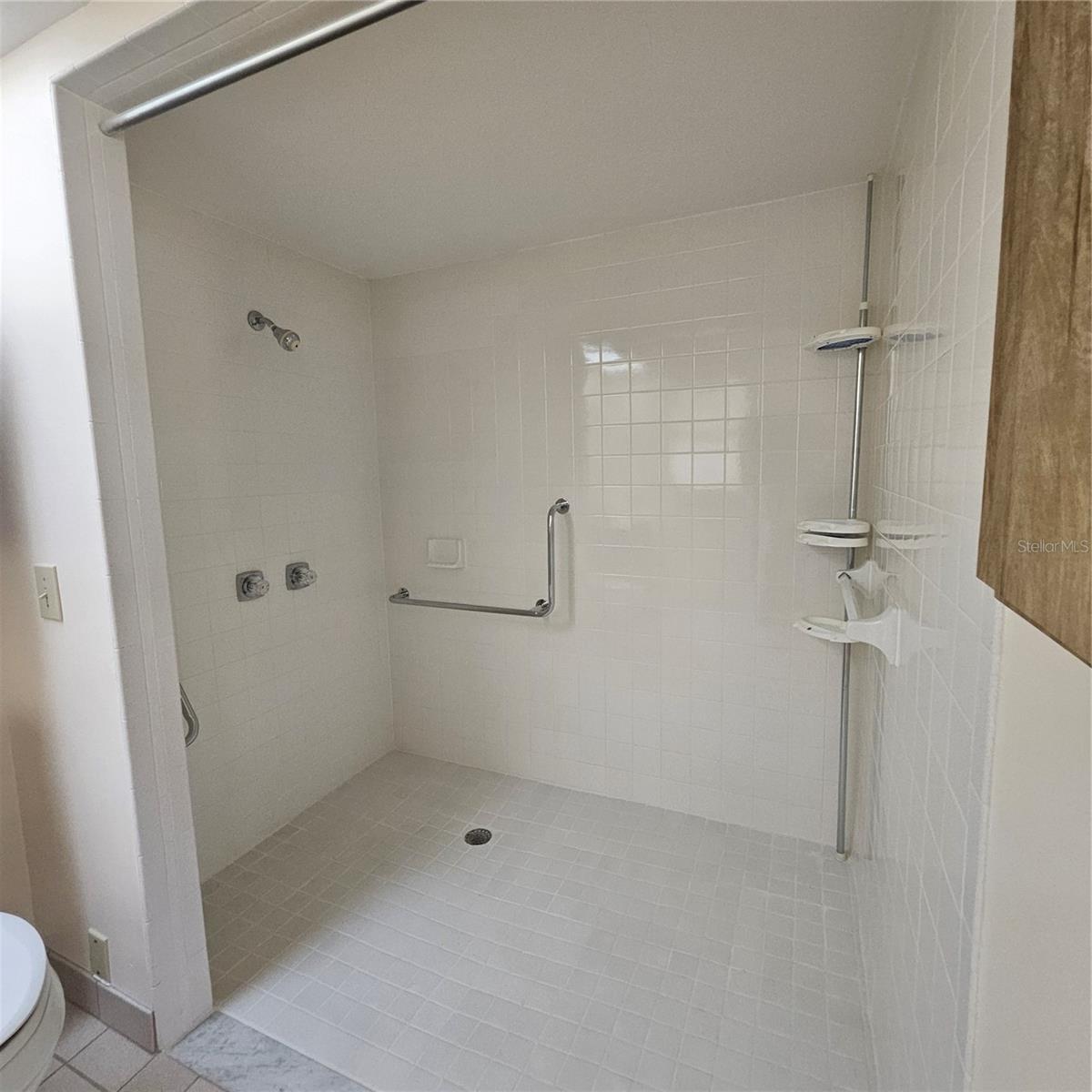 000127 - BEVERLY HILLS UNIT 7 - Residential