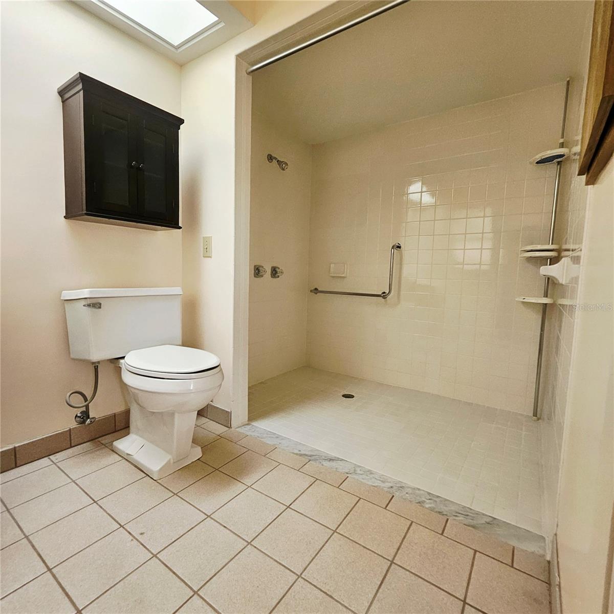 000127 - BEVERLY HILLS UNIT 7 - Residential