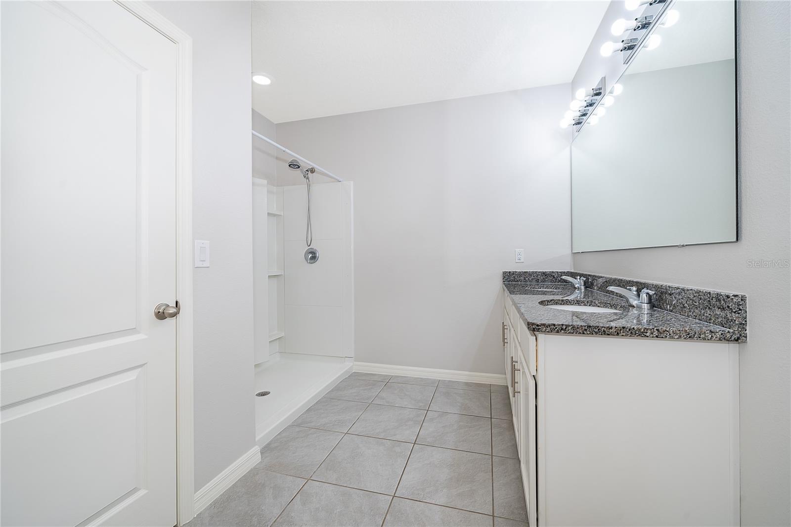 SUMMERVIEW/WOLF CRK RDG PH 2B- - Residential Lease