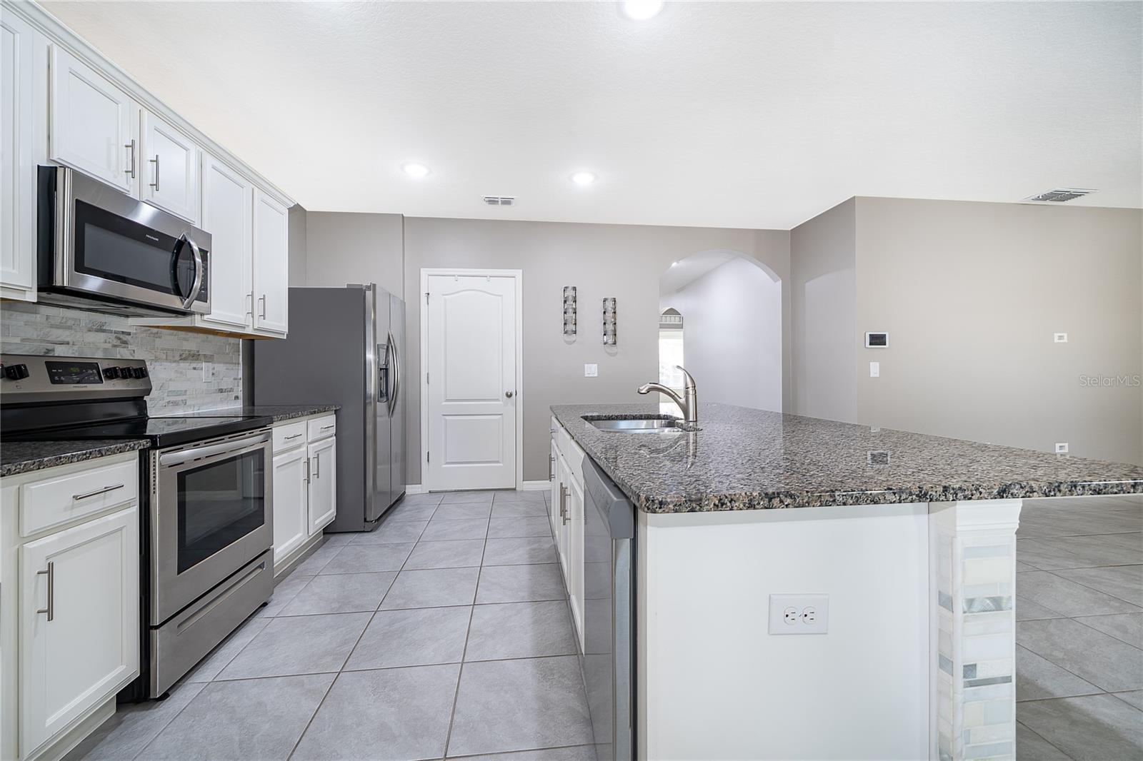 SUMMERVIEW/WOLF CRK RDG PH 2B- - Residential Lease