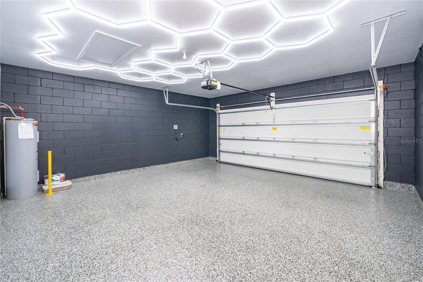 SUMMERVIEW/WOLF CRK RDG PH 2B- - Residential Lease