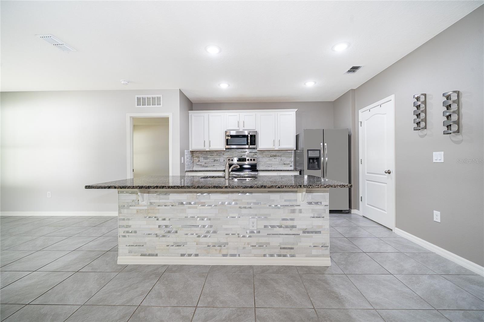 SUMMERVIEW/WOLF CRK RDG PH 2B- - Residential Lease