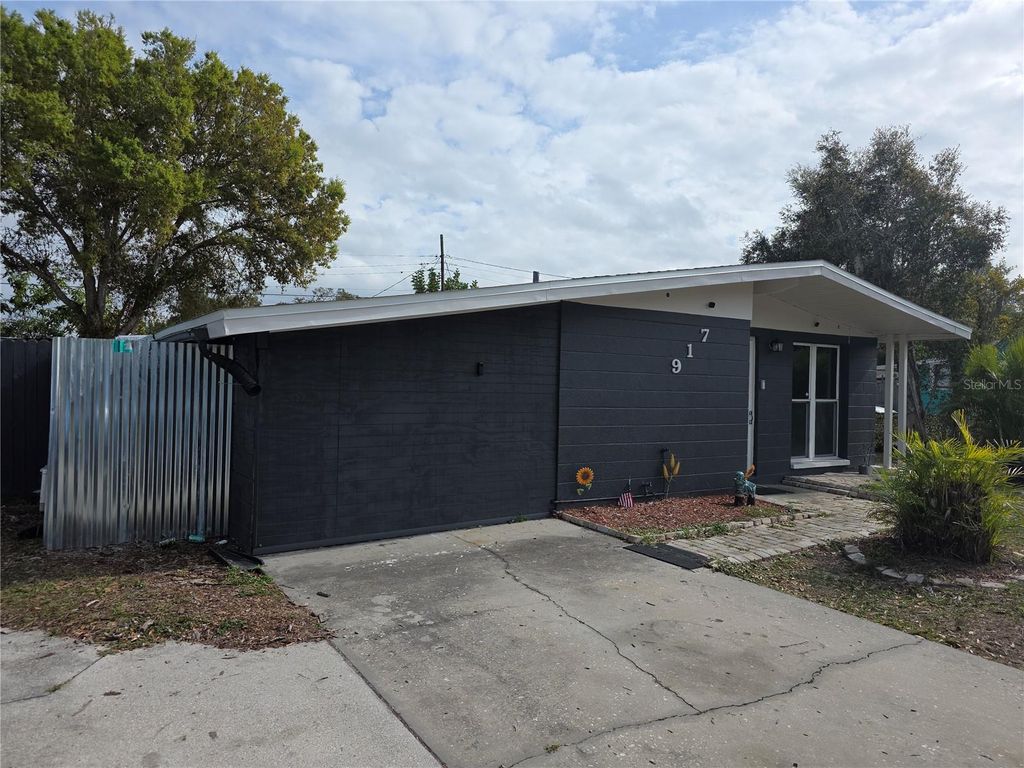 Photo of 917 27th Street E, Bradenton, FL 34208 (MLS # A4678779)