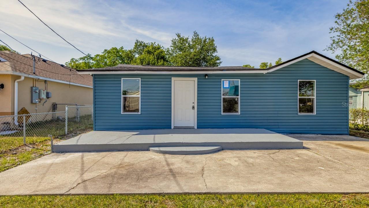 Welcome to your new home! This 3-bedroom, 1-bathroom home was renovated in 2021 and features a 2021 roof, granite countertops, real wood soft-close cabinets, waterproof vinyl floors, double-pane windows, updated plumbing and electrical, new soffits, and much more.
With 1,000 square feet of living space and an oversized lot with vegetation and fruit trees, this property is located in the highly desired East Orlando with NO HOA. Just 12 minutes from Downtown Orlando, 17 minutes from the Airport, 20 minutes from the theme parks, and within walking distance to shopping plazas and entertainment.
The open floor plan includes living room, kitchen, and dining room combined, with independent bedrooms and a split floor plan for added privacy.
The furniture is available for an additional $15,000.