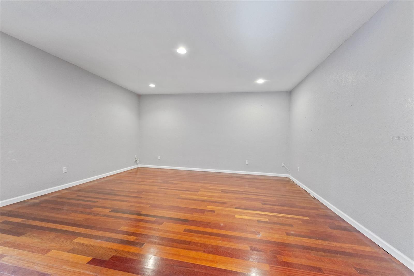 WOOTENS LAKESIDE ESTATES - Residential