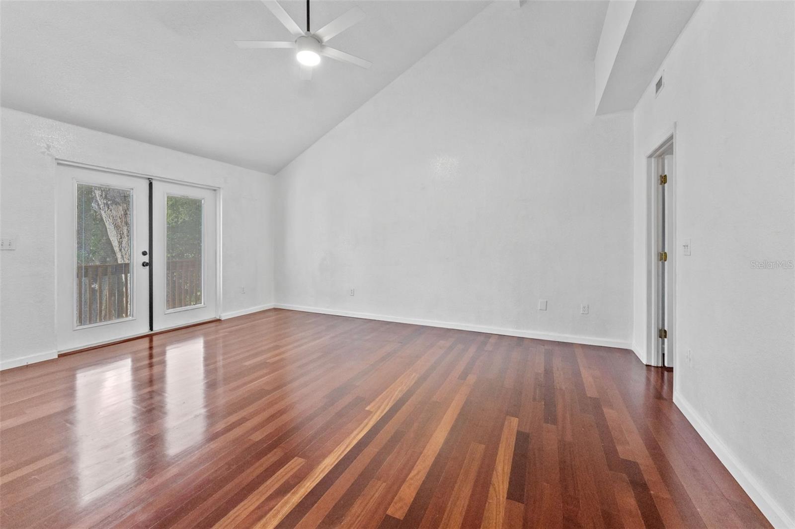 WOOTENS LAKESIDE ESTATES - Residential