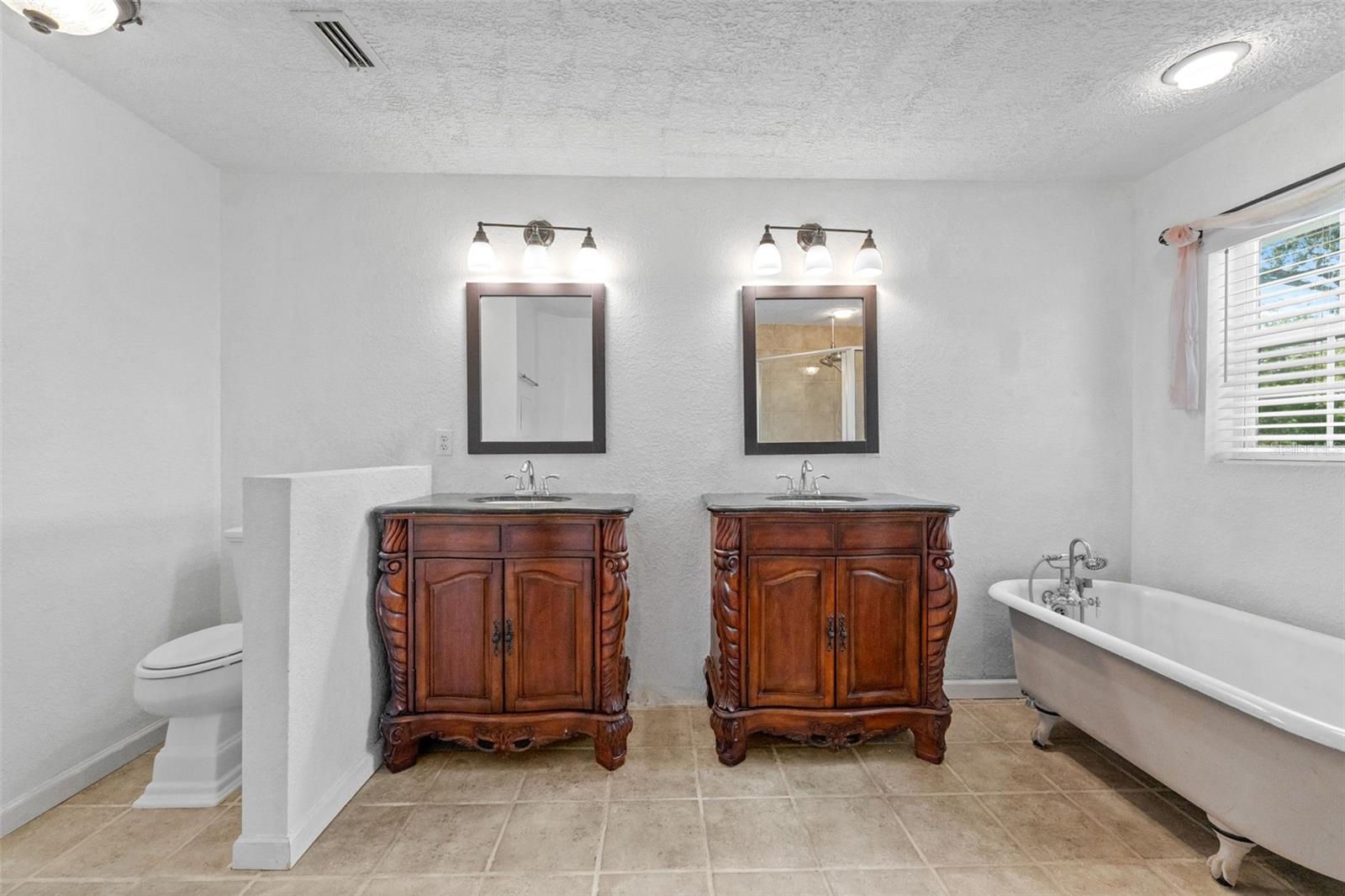 WOOTENS LAKESIDE ESTATES - Residential