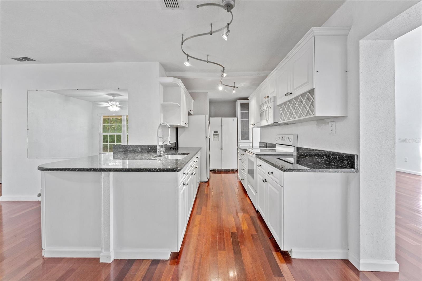 WOOTENS LAKESIDE ESTATES - Residential